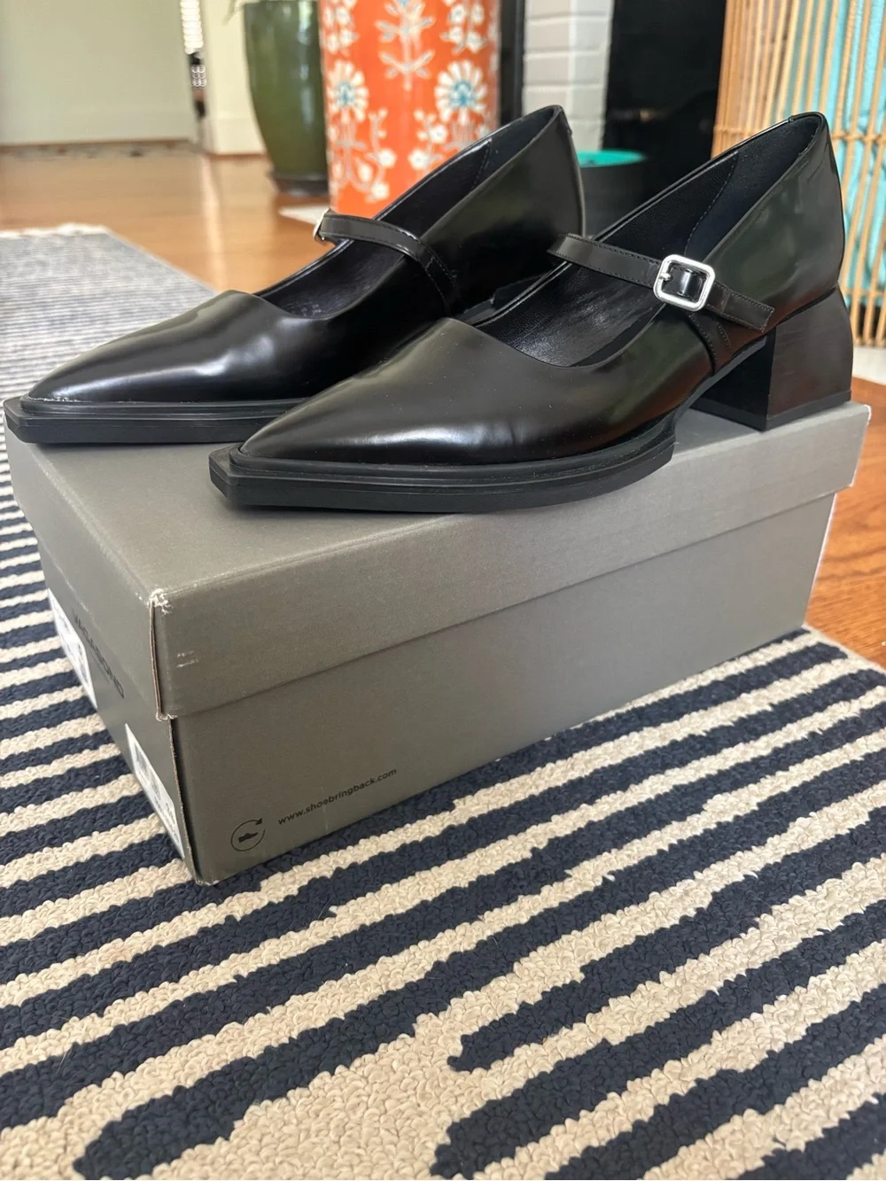 Vagabond Black Pointed Mary Jane Block Heel Oxfords